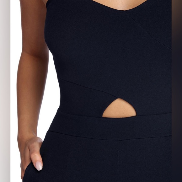 NWT Black sleeveless jumpsuit size small - Picture 4 of 7